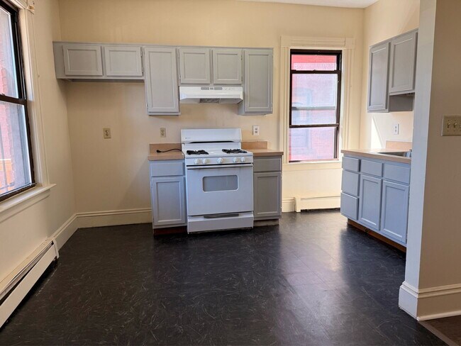 Building Photo - 56 Congress St