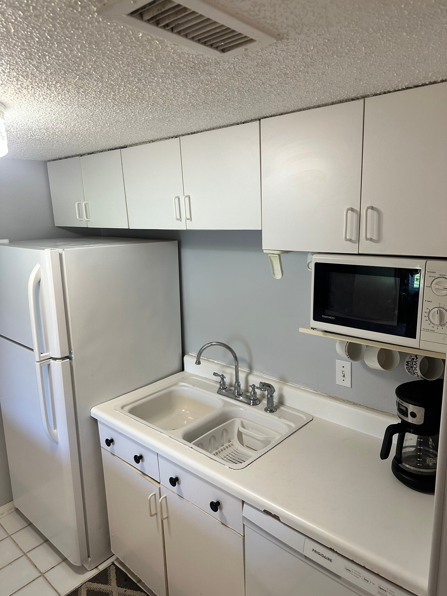 Building Photo - 4215 E Bay Dr