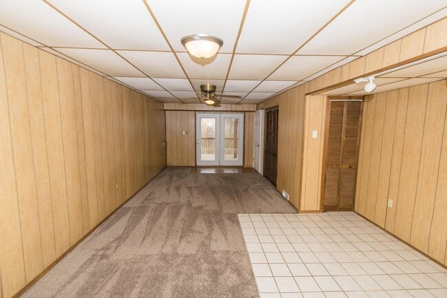 Building Photo - Spacious 2 bedroom / 1 bathroom Duplex for...
