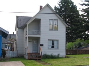 Building Photo - 4 Bedroom Home for Rent in the York Neighborhood!