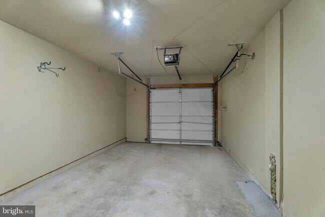 Building Photo - 3820 White Post Ct