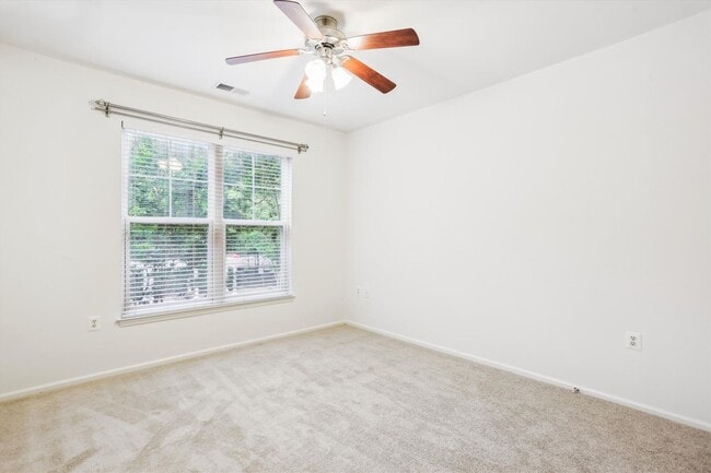 Building Photo - FRESH & READY! 2BD/2BA Next to METRO with ...