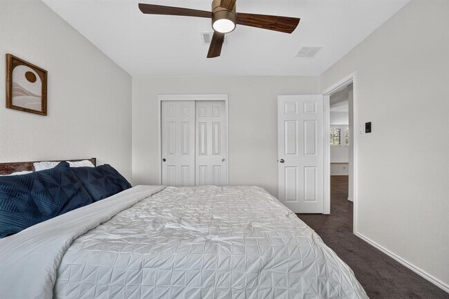 Building Photo - 1703 Comfort Ln