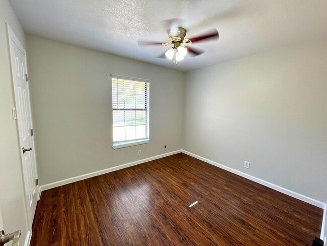 Building Photo - 306 Potranca Ct