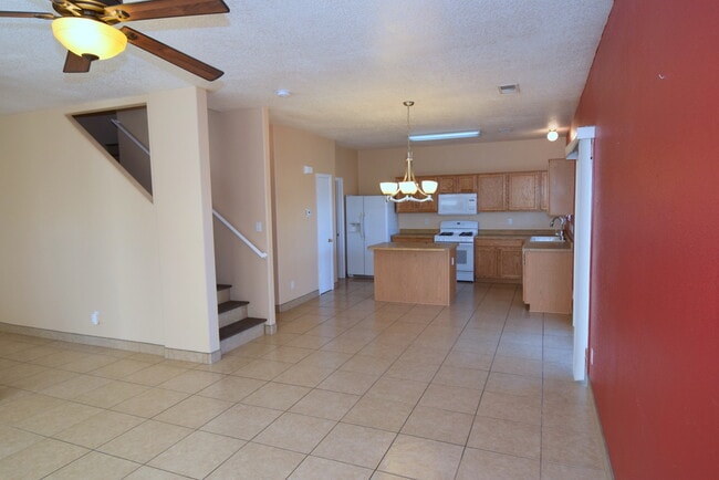 Building Photo - Great 2 Story, 4 bedroom Home.