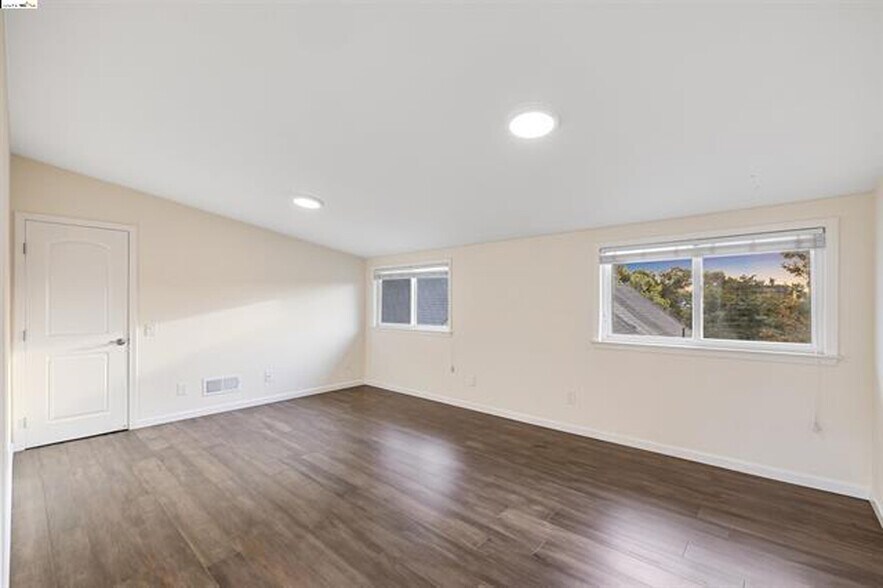 Building Photo - 2211 Haste St