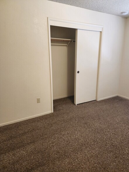 Building Photo - 5913 Auburn Oaks Dr