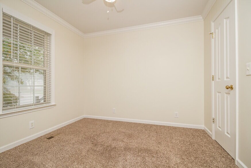 Building Photo - 1527 Dodd Trail