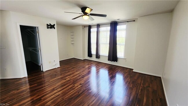 Building Photo - 805 Gem Ct