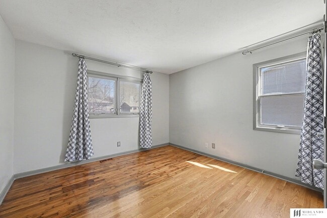 Building Photo - 8109 Valley Rd