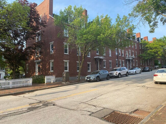 Primary Photo - 137 West Merrimack St