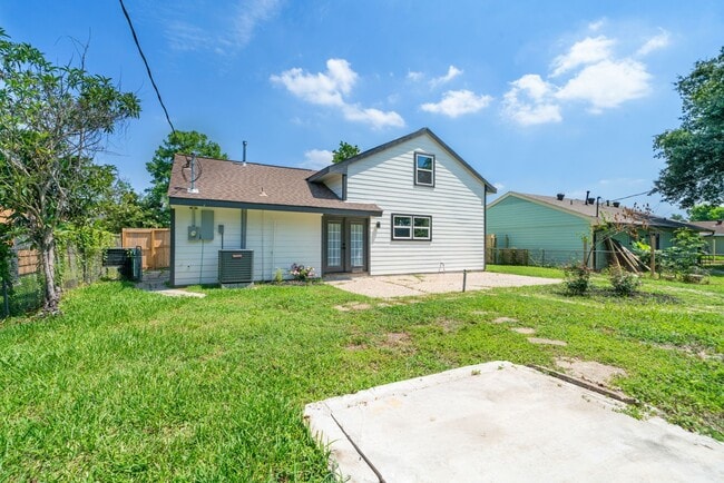 Building Photo - 10406 Broadstairs St