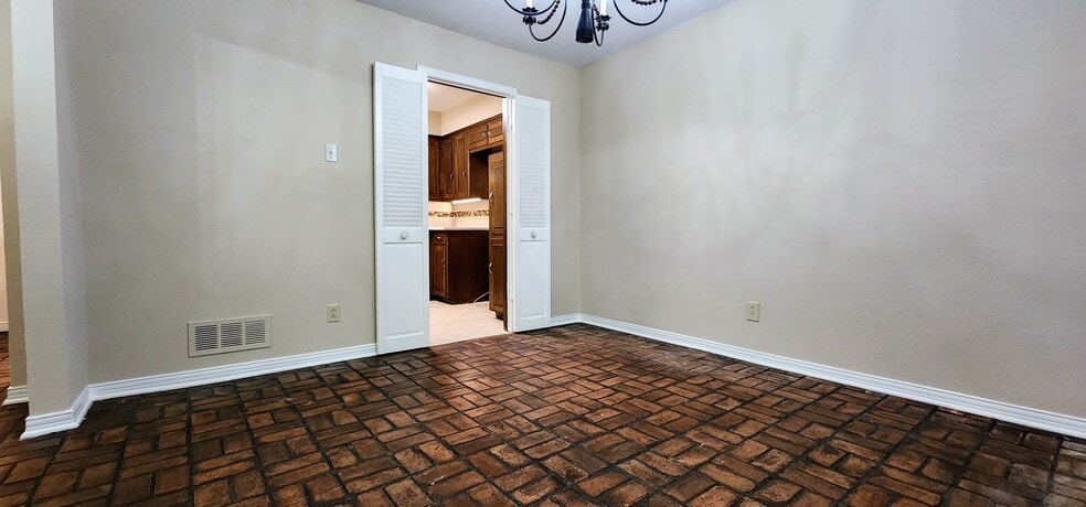 Building Photo - 7737 Village Trail Dr