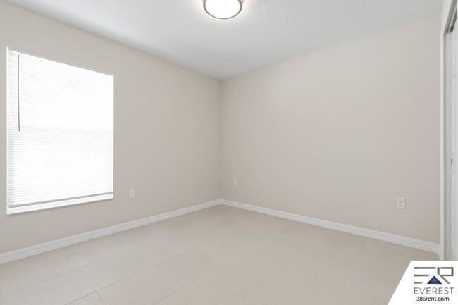 Building Photo - FULLY FENCED, LIKE- NEW 3/2/1 TOWNHOUSE ON A CUL DE SAC IN BEAUTIFUL SEMINOLE WOODS