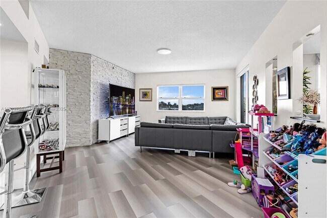 Building Photo - 10750 NW 66th St
