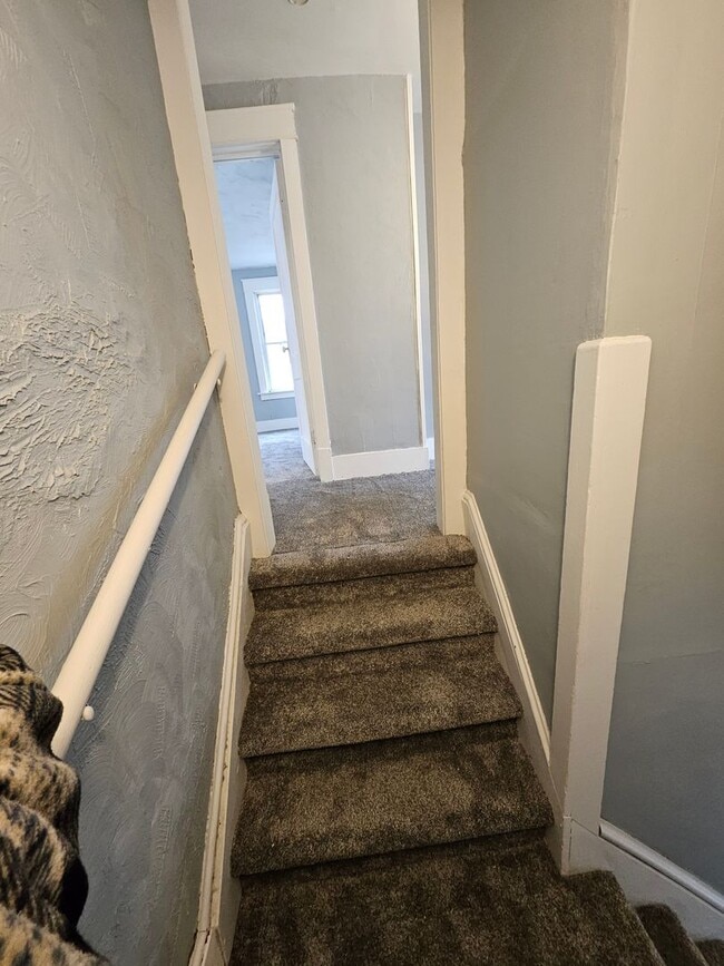 Building Photo - Single family home lower east side