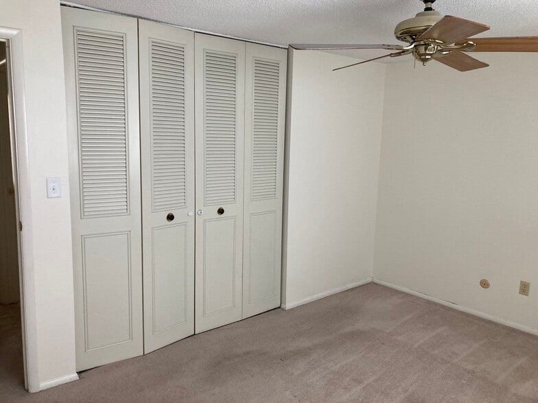 Building Photo - 585 Meadowview Ln