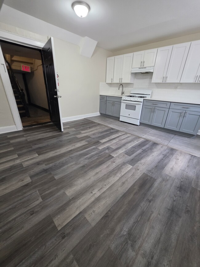 Building Photo - 125 Osborne Ter