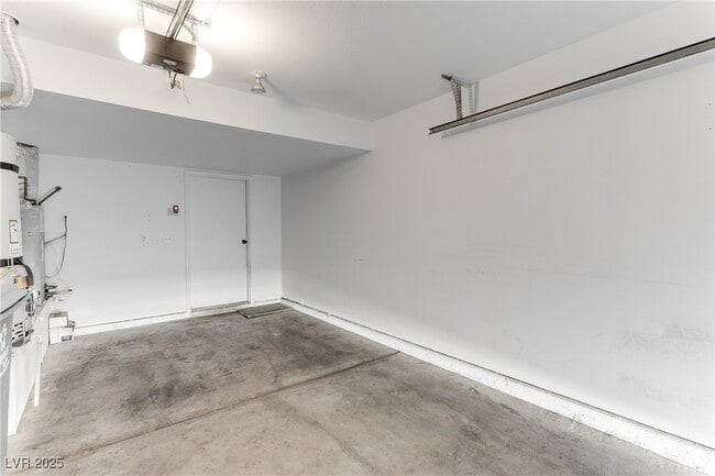 Building Photo - 2819 Briar Knoll Dr