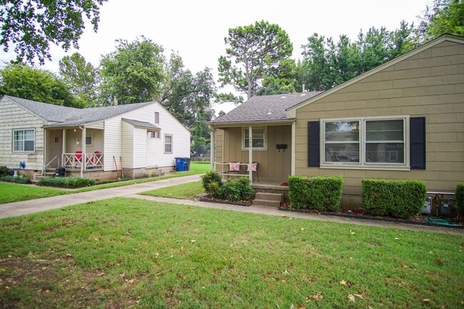 Building Photo - Gorgeous duplex unit on large lot with garage -- NO PETS ALLOWED