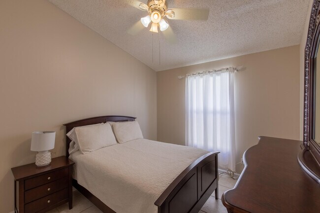 Building Photo - 2689 Fairway Cove Ct