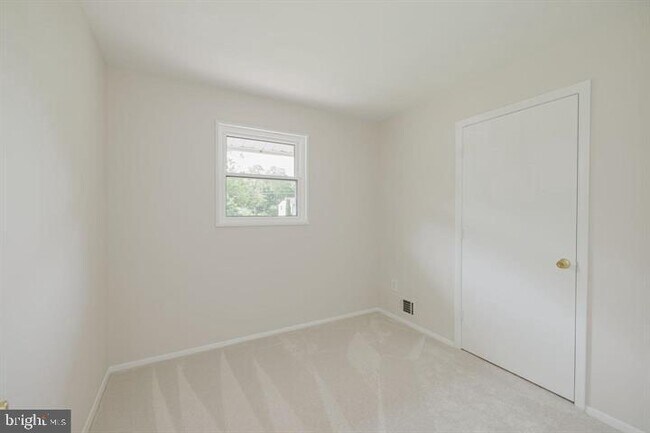 Building Photo - 5004 Eastchester Cir