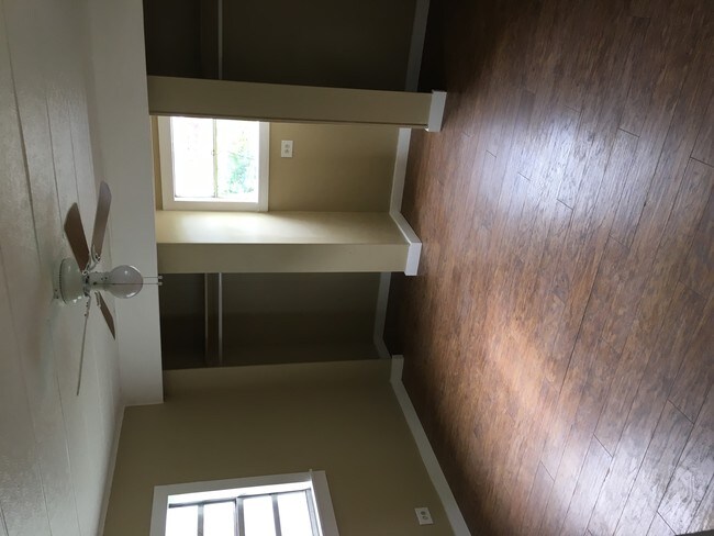 Building Photo - 5123 E Broadway Ave