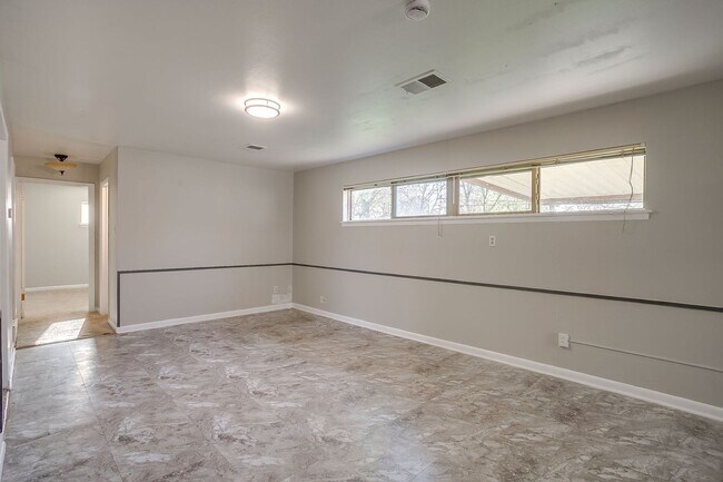 Building Photo - Great 4 Bed, 2 Bath Rental Available for New Tenants- 76134