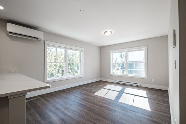 Building Photo - 12 S Bridgton Rd