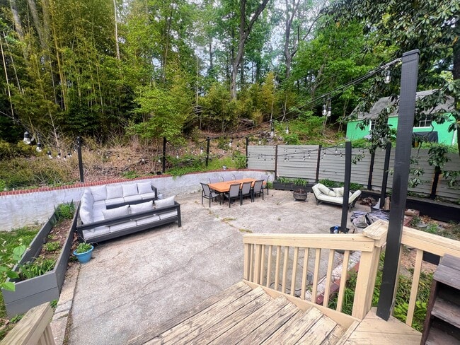 Building Photo - 5602 Hawthorne St