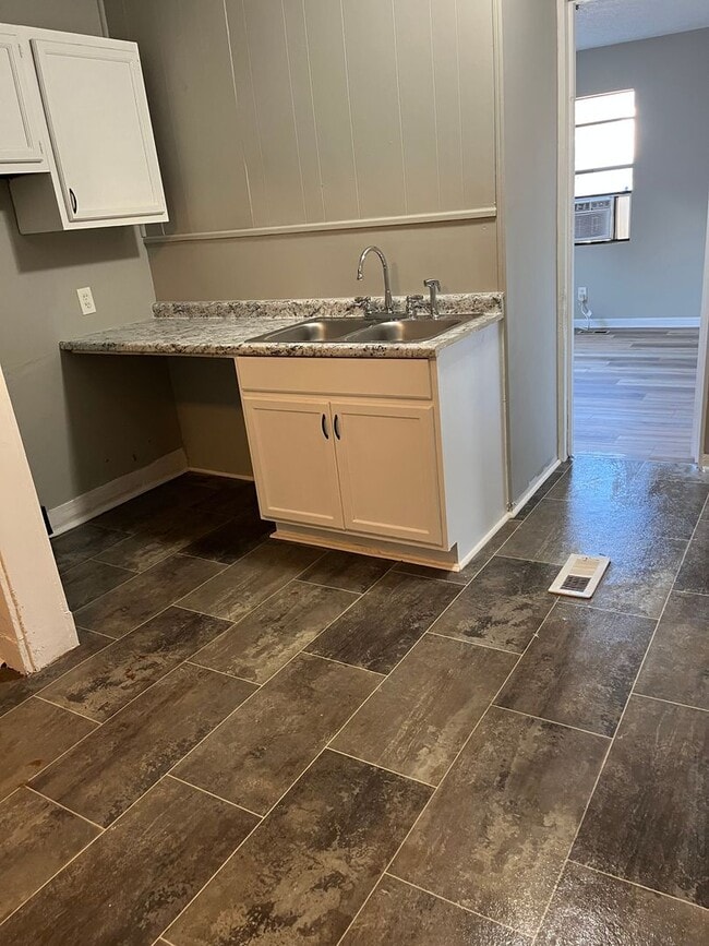 Building Photo - 100 S Main Ave