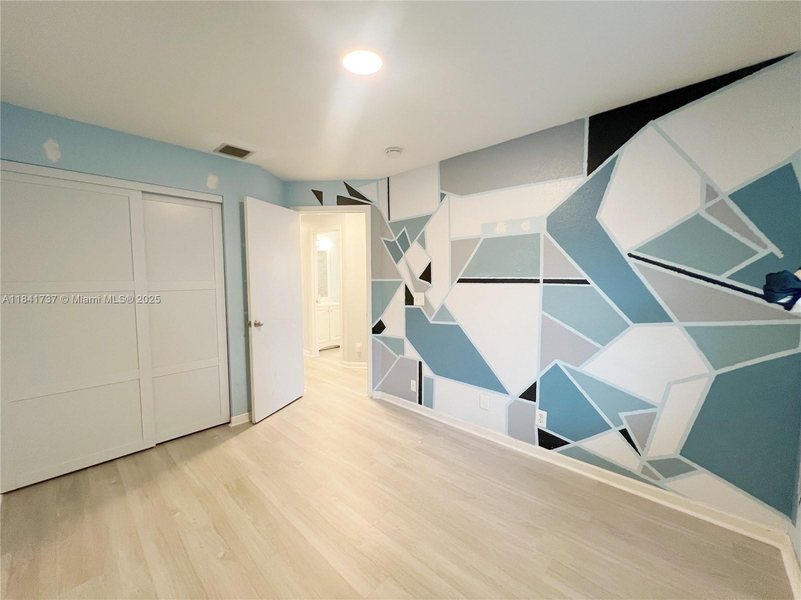 Building Photo - 5565 SW 43rd St