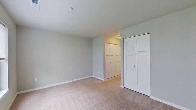 Building Photo - Condo Style Lower 1 Bedroom 1 Bathroom Apartment