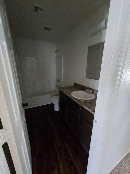 Building Photo - 953 S 47th Dr