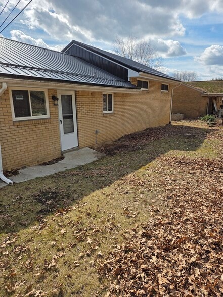 Building Photo - 5052 Azalea Dr