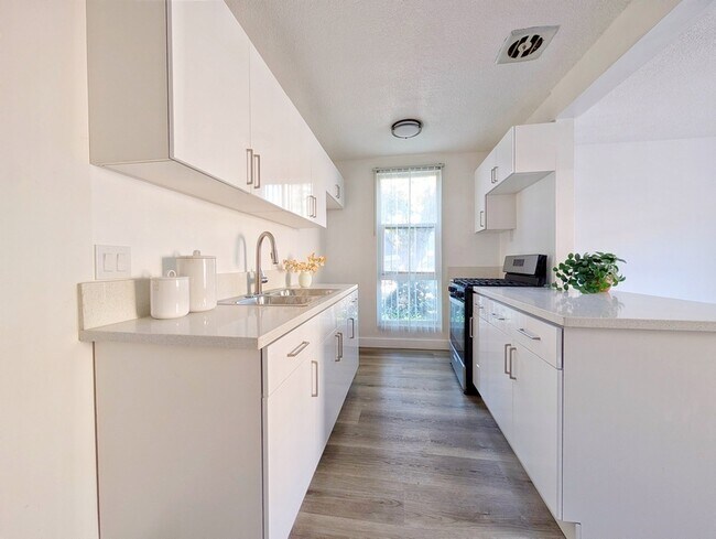 Building Photo - 1818 W Sumac Ln