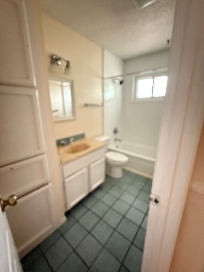 Building Photo - Cedar Park Cottage