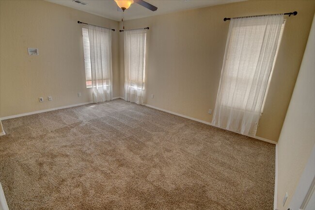 Building Photo - Beautiful NW Single Story Home --_Ready NOW!