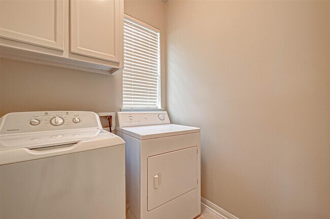 Building Photo - 12419 Shadycrest Dr