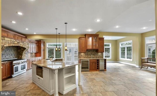 Building Photo - 2054 Madrillon Rd