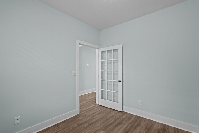 Building Photo - 707-p707 Ronaldsay Rd