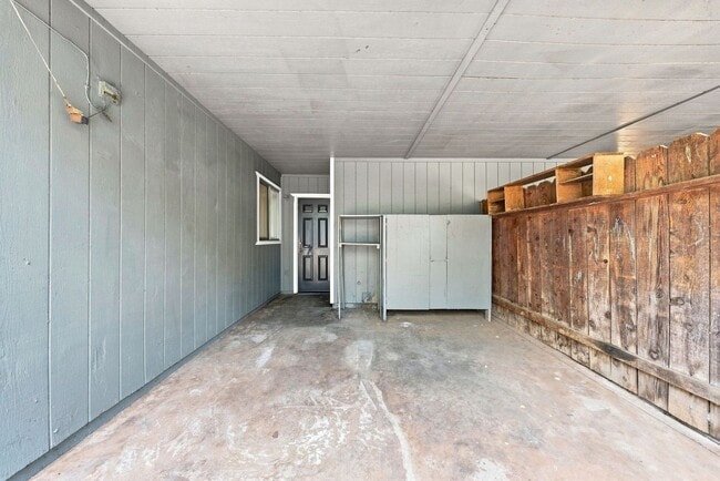 Building Photo - 1145-1145 Le Brun Ln