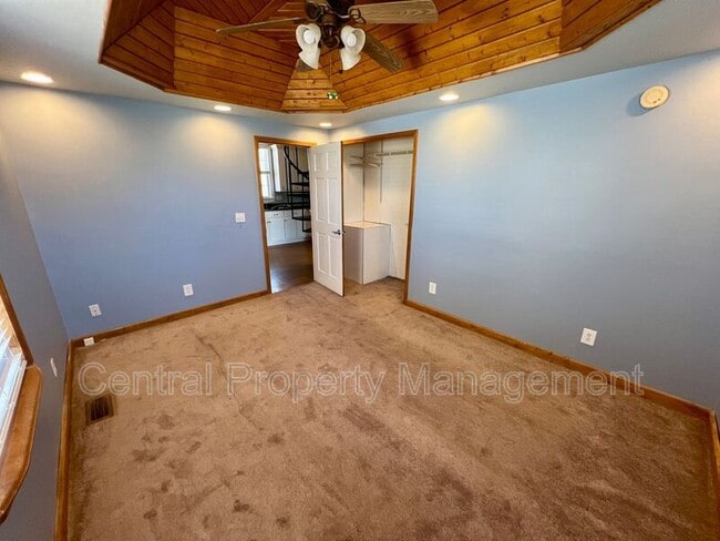 Building Photo - 3 Poplar St