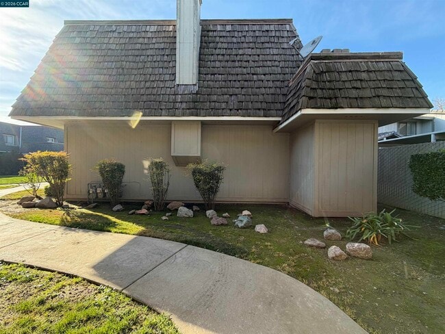 Building Photo - 1648 W N Bear Creek Dr