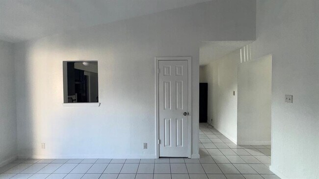 Building Photo - 1303 Bonnie Brae St