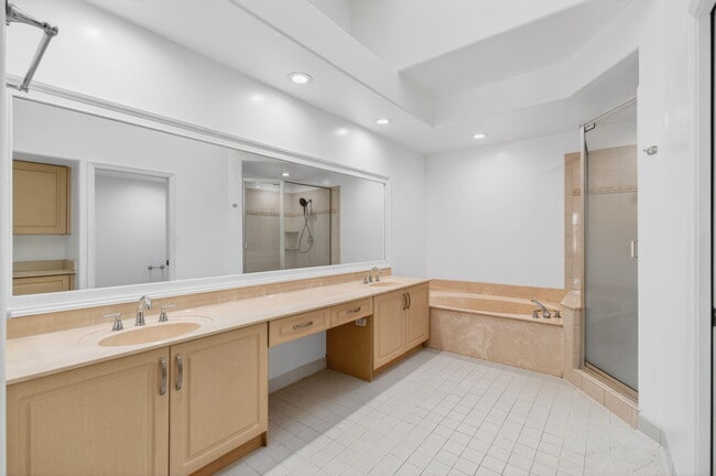 Building Photo - 7848 Travelers Tree Dr