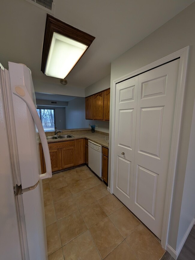 Building Photo - 41034 Rose Ln