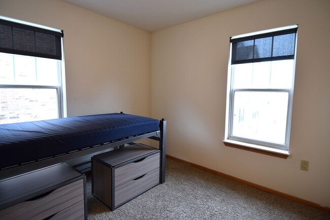 Building Photo - 3 Bedroom, 1 Bathroom