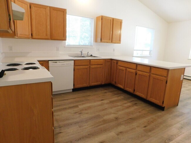 Building Photo - Spacious Home in N Grand Junction