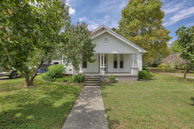 Building Photo - 308 Elm Ave